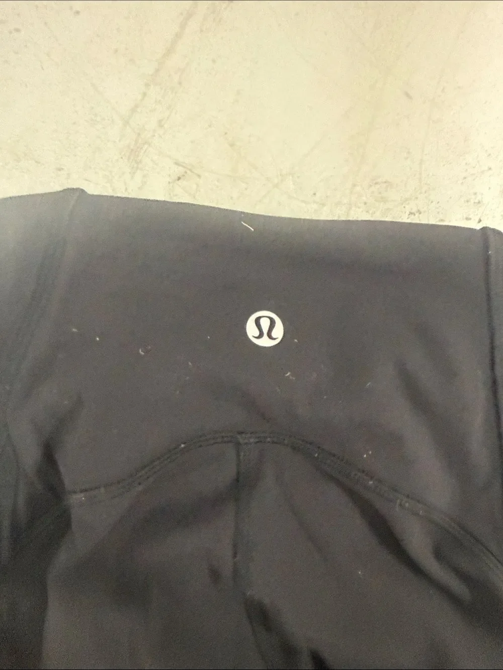 LULULEMON Black Capri Leggings Athletic Wear - Size 2 - LIKE NEW